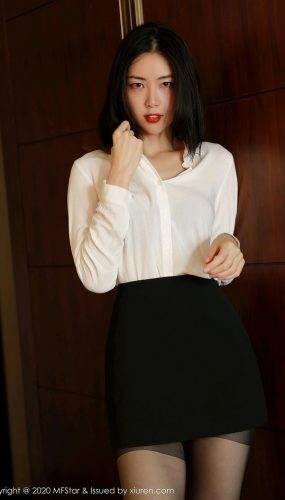 [MFStar模范学院]2020.08.19 Vol.371 噜噜妞儿 [56P1.07GB]