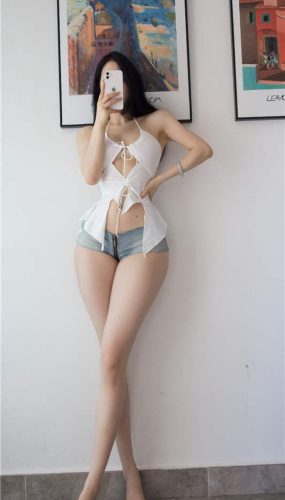 文茜cool – 牛仔短裤 [16P/81MB]